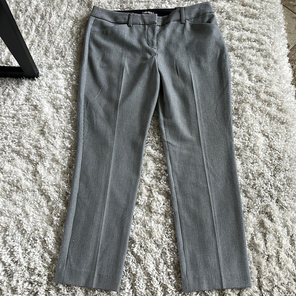 Express Editor Ladies Dress Pants -8 Short- 
Black and white 
Great condition